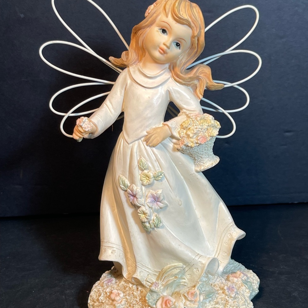 2002 Popular Creations Angel With Wire Wings Figurine  T81